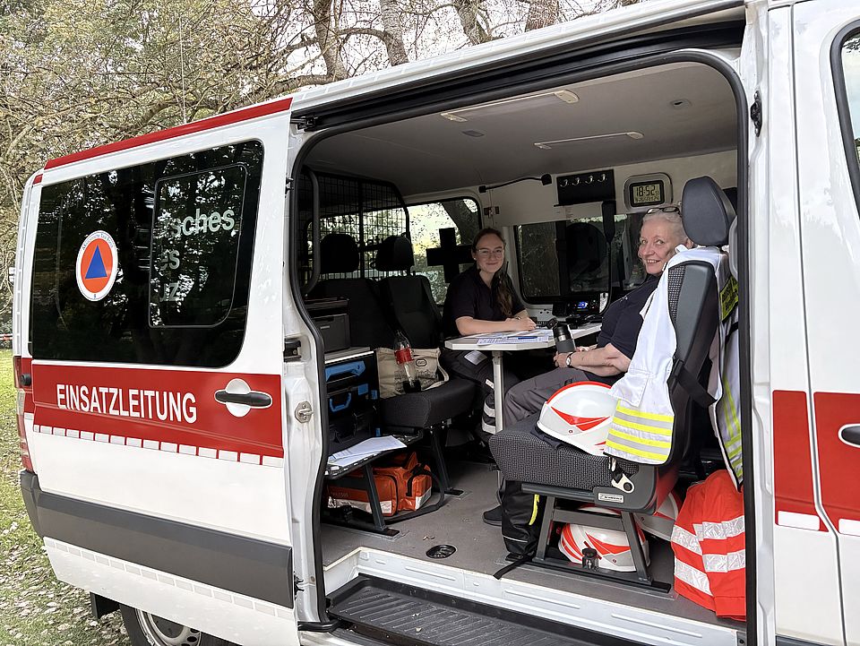 2026_09_26_Lichterlauf_am_Kiessee__4_.jpg DRK-Bereitschaft Göttingen am Göttinger Kiessee beim Sanitätsdienst beim Göttinger Lichterlauf, Logistikteam im Einsatzleitfahrzeug