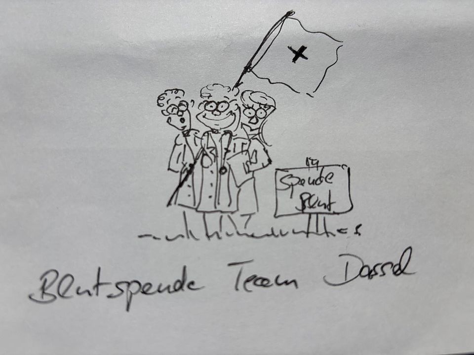 2026_09_25_Blutspende_Dassel__4_.jpeg Handgezeichnete Skizze des Blutspende-Teams Dassel mit DRK-Fahne und Hinweisschild zur Blutspende.
