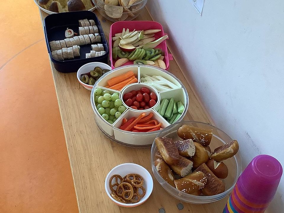 2026_09_20_Kindertag_Hedemünden__5_.jpg Buffet mit Essen
