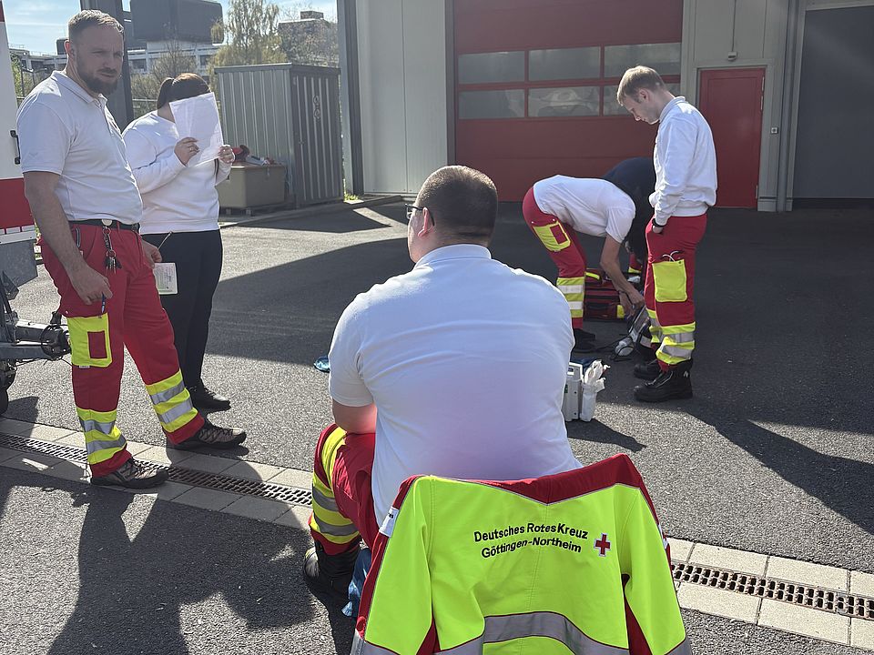 Rettungskräfte des DRK-Kreisverbandes Göttingen-Northeim bei einer Übung zum Thema Trauma