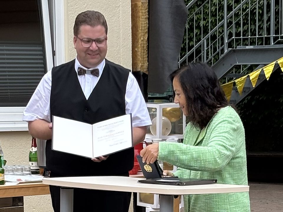 2026_07_04_Bundesverdienstkreuz_Jan_Störmer__9_.jpeg Übergabe des Bundesverdienstkreuzes bei DRK-Ehrung im DRK-Kreisverband Göttingen-Northeim e. V. im Haus des Jugendrotkreuzes Einbeck
