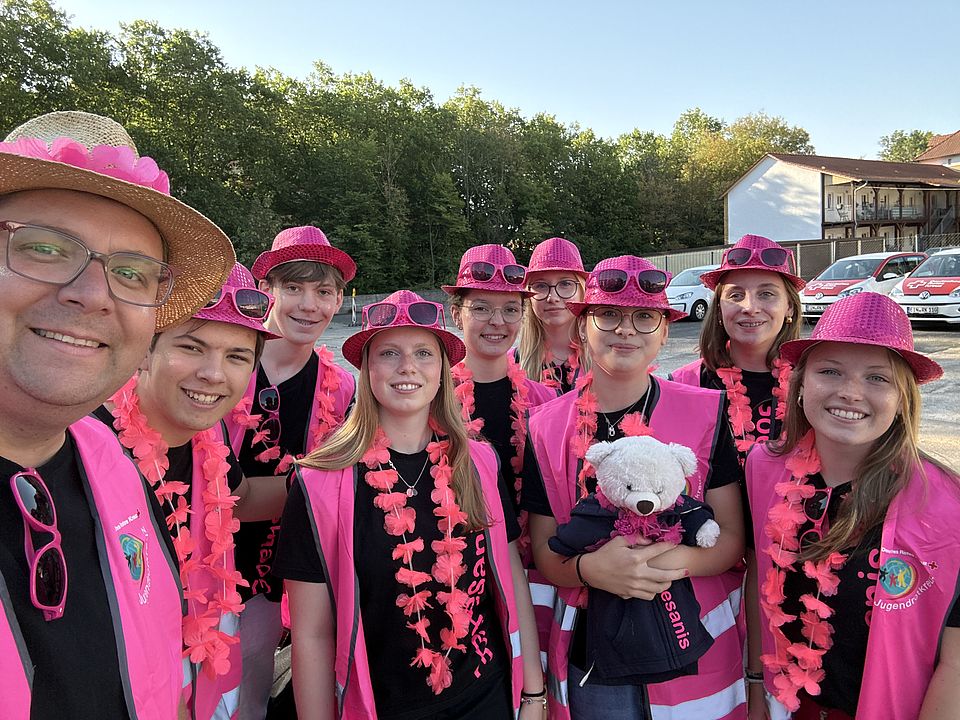 2026_08_18_JRK_Landeswettbewerb.JPG Goethesanis des JRK im DRK-Kreisverband Göttingen-Northeim e. V. vom JRK Einbeck beim Landeswettbewerb in pinken Klamotten